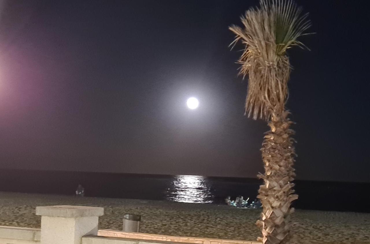 APARTAMENTO PRIMERA LINEA MAR CAMBRILS cerca PUERTO Esterno foto